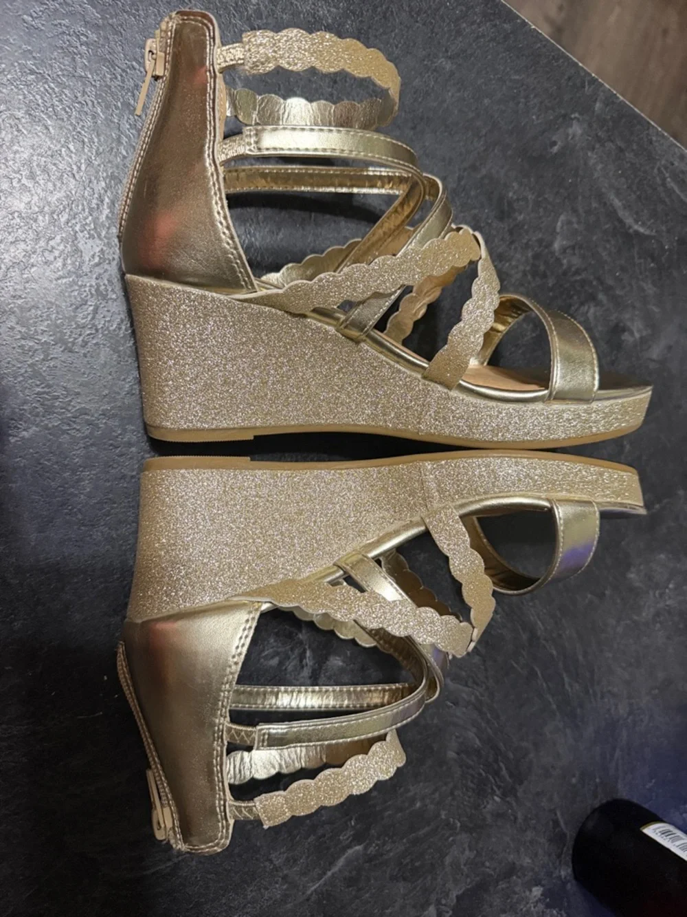 Dream Pairs Girls Gold Scalloped Glitter Strap Sandals